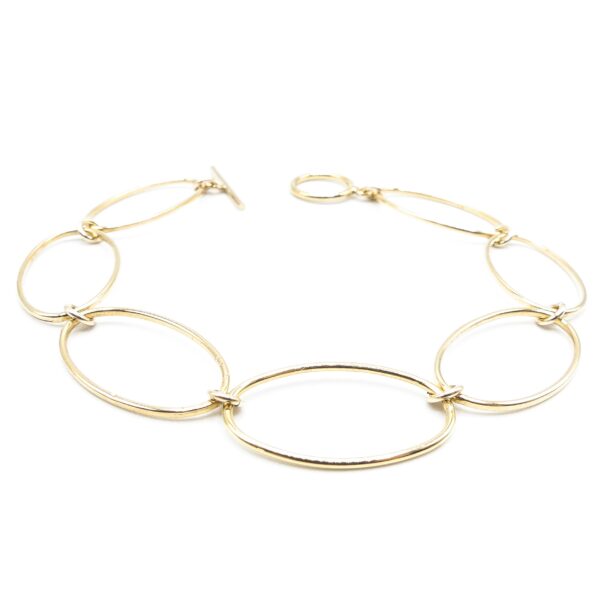 Des bijoux d'exception Un modèle unique, tout en finesse et en simplicité mais extrêmement élégant et féminin. À  porter tous les jours, il s'adapte à vos tenues en toute circonstance Toutes les créations Oser Rêver sont réalisées en gold filled ou en argent 925. Je  porte une grande attention aux matériaux utilisés. L'or utilisé dans la fabrication de ce produit est de l'or recyclé Chaque bijou est fabriqué à Lyon dans l'atelier Oser Rêver