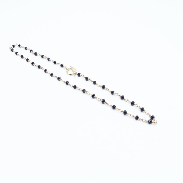 Des bijoux d'exception Collier ras-de-cou travaillé à la main, orné de perles de cristal noir pour un effet classy et féminin. Il ne passera pas inaperçu ! Laissez-vous tenter par cette pièce unique et délicate qui saura élégamment habiller votre cou Toutes les créations Oser Rêver sont réalisées en gold filled ou en argent 925. Je porte une grande attention aux matériaux utilisés. L'or utilisé dans la fabrication de ce produit est de l'or recyclé Chaque bijou est fabriqué à Lyon dans l'atelier Oser Rêver