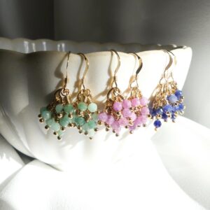 Boucles d’oreilles FEEL GOOD STONES grappes sont réalisées à la main en gold filled, pierres fines et précieuses