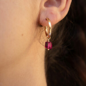 Boucles d'oreilles créoles HESPÉRIDE cristal fuchsia